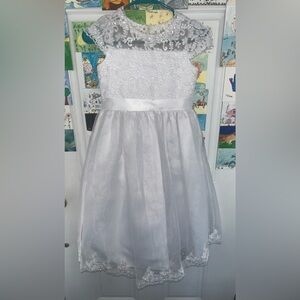 US ANGELS lovely white dress. Size 8. worn once 
Dress & veil were over $200.